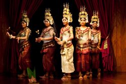 Angkor, danseuses traditionnelles