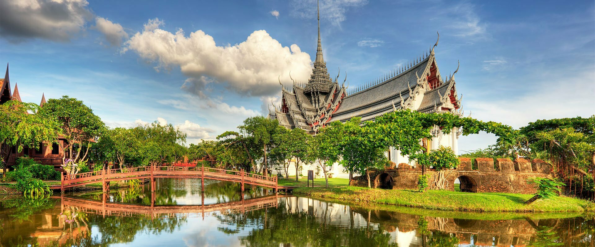 Temple, pont et nature en Thailande