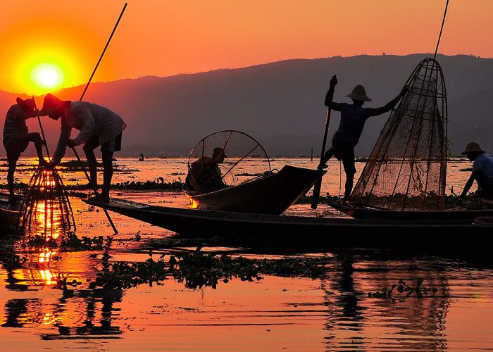 mandalay Birmanie pêche au couché du soleil