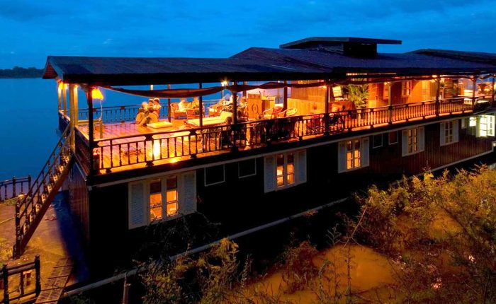 Jonque Wat Phou amarrée pour la nuit