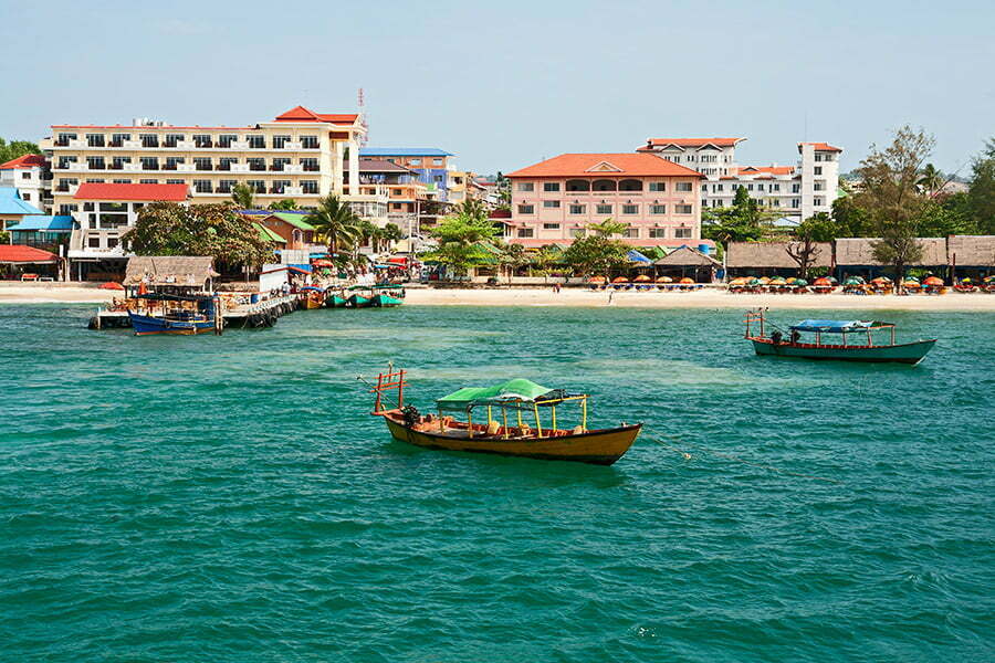 sihanoukville cambodge, ville avec front de mer et bateaux
