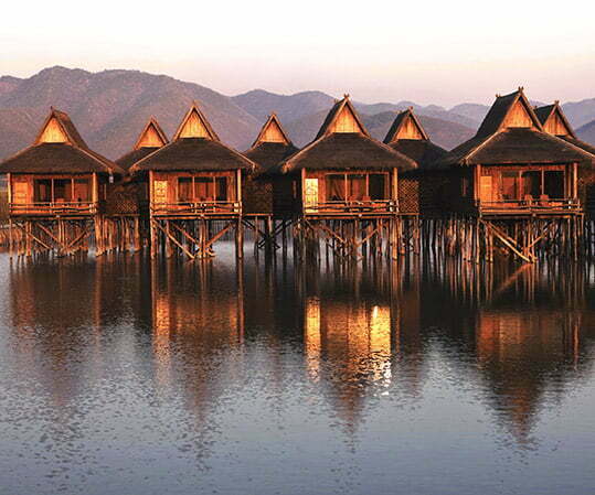 maison sur pilotis sur la rivière, Cambodge