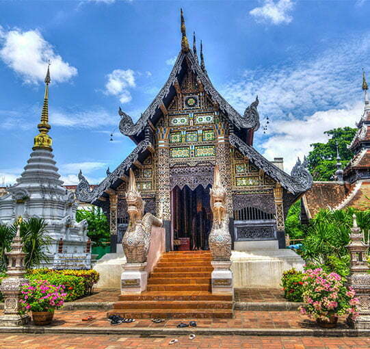 Temple orné en Thailande