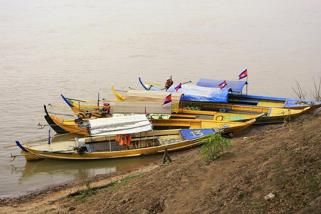 Le bord du fleuve Mekong – Cambodge Le bord du fleuve Mekong - Cambodge