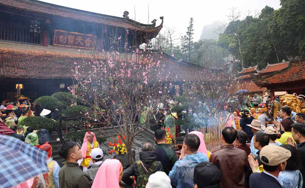 Fête de la pagode de Huong - l'une des fêtes du début du printemps au Vietnam