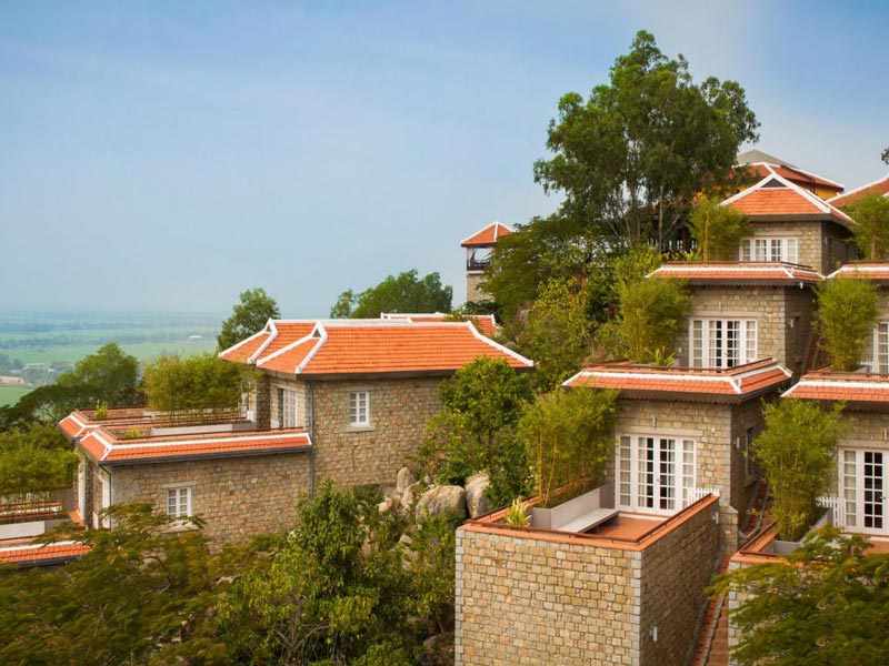 Victoria Nui Sam Lodge offers a peaceful retreat in a spectacular natural setting