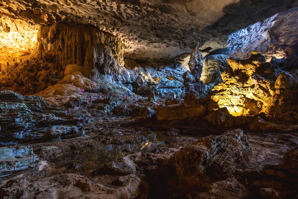 Grottes de la baie d'Halong : Grotte Sung Sot